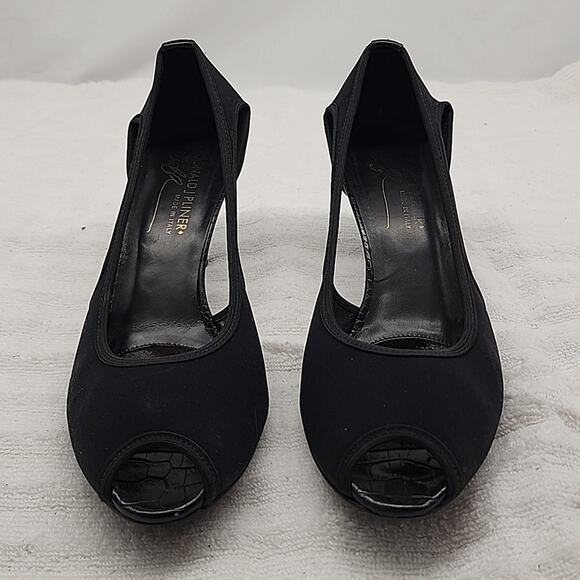 DONALD PLINER LATARA PEEP TOE PUMPS LADIES SIZE 8 CUT-OUT SIDES MICROFIBER⚫️GUC - Picture 2 of 16